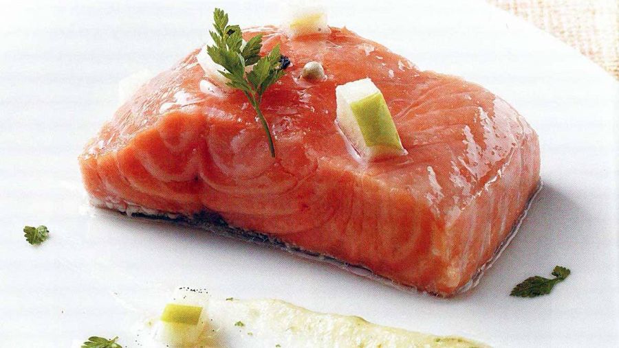 Salmón al horno con manzana y aceite de vainilla