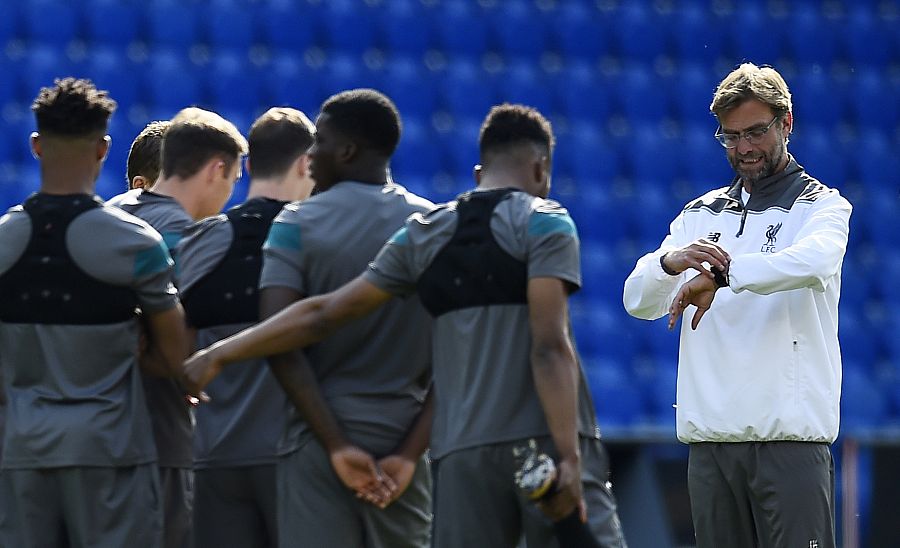 Klopp durante el entrenamiento del Liverpool.