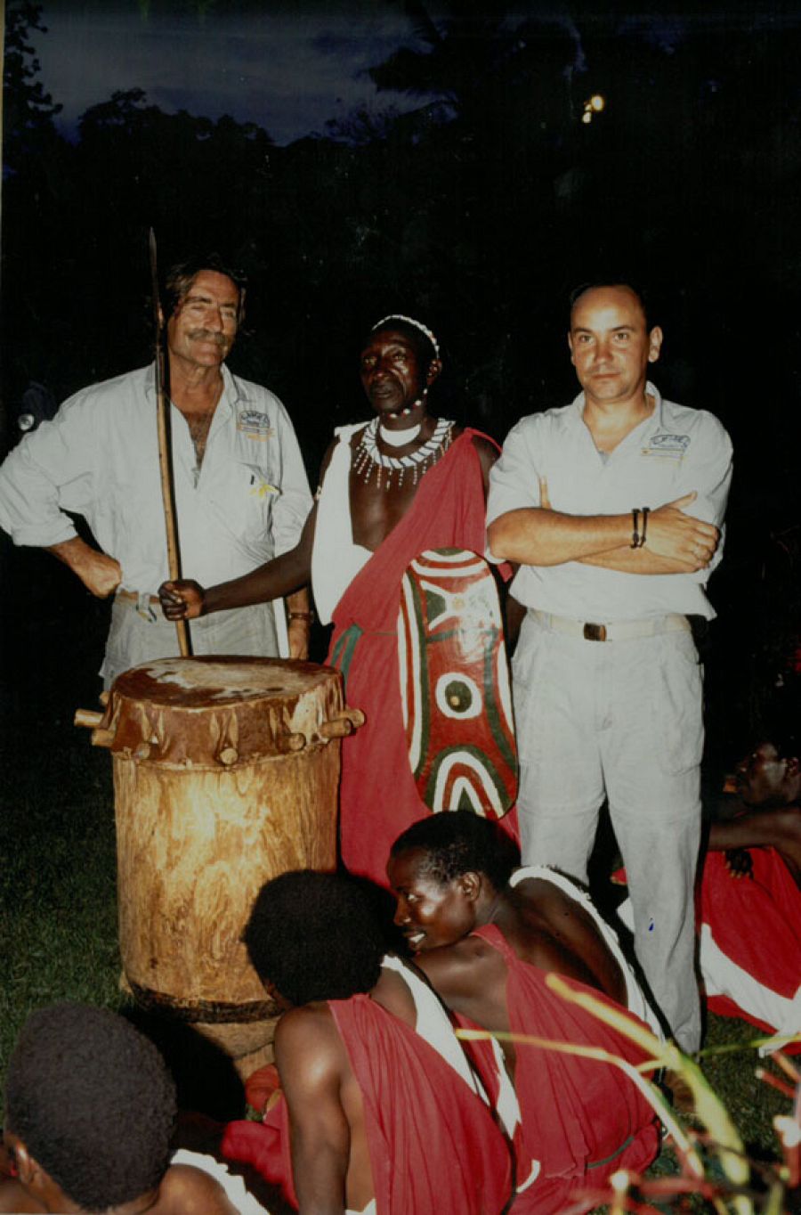 De la Quadra en el lago Tanganika con Ángel Navarro, realizador de TVE en 1991