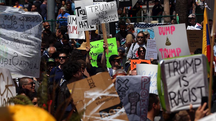 Más de una docena de arrestados en las protestas en San Diego contra la