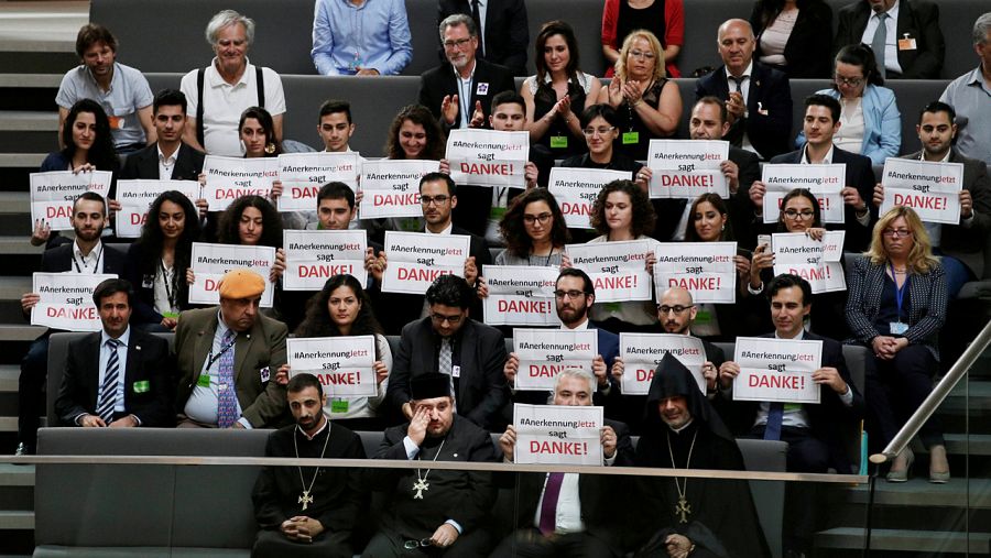 Miembros de la comunidad armenia agradecen el gesto del parlamento alemán en el Bundestag