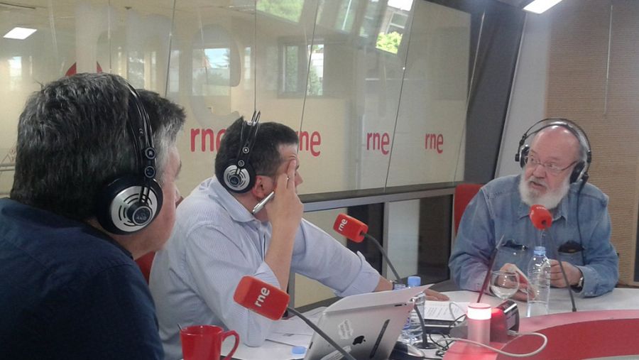 Jose Luis Cuerda en  'Las mañanas de RNE' con Alfredo Menéndez y Ramón Arangüena