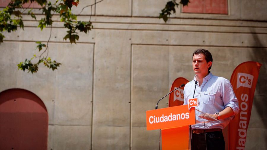 Albert Rivera pronunciando su discurso en un acto en Nou Barris, en Barcelona