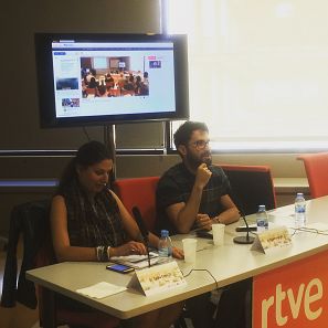 Con el periodista freelance y profesor de la UAB, Agus Morales, el seminario ha profundizado sobre la nueva oportunidad para el activismo social que supone el periodismo móvil.