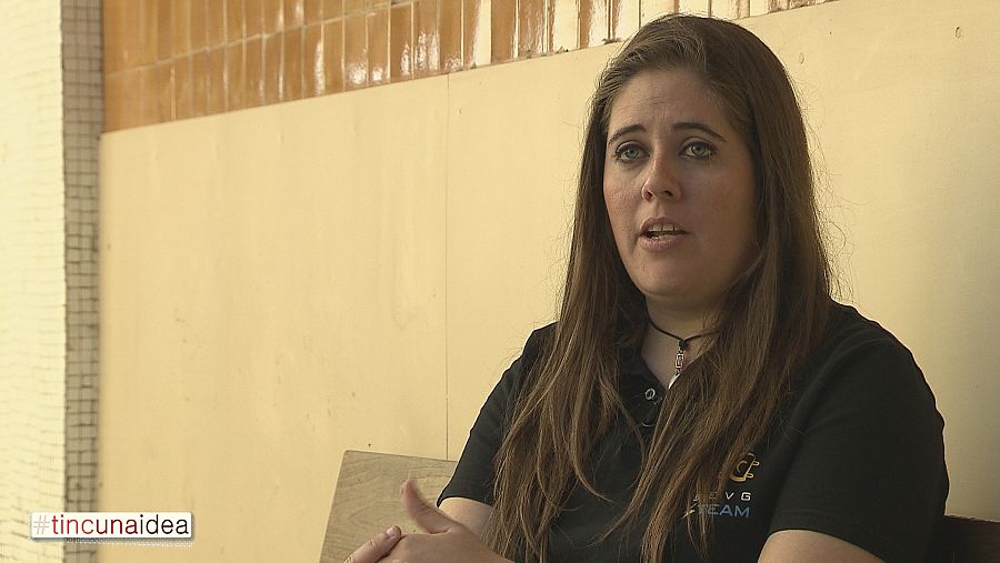 Patricia Bas, lidera un grup d'estudiants d'enginyeria de la Universitat Politècnica de Catalunya de Vilanova i la Geltrú, per dissenyar i fabricar una moto elèctrica