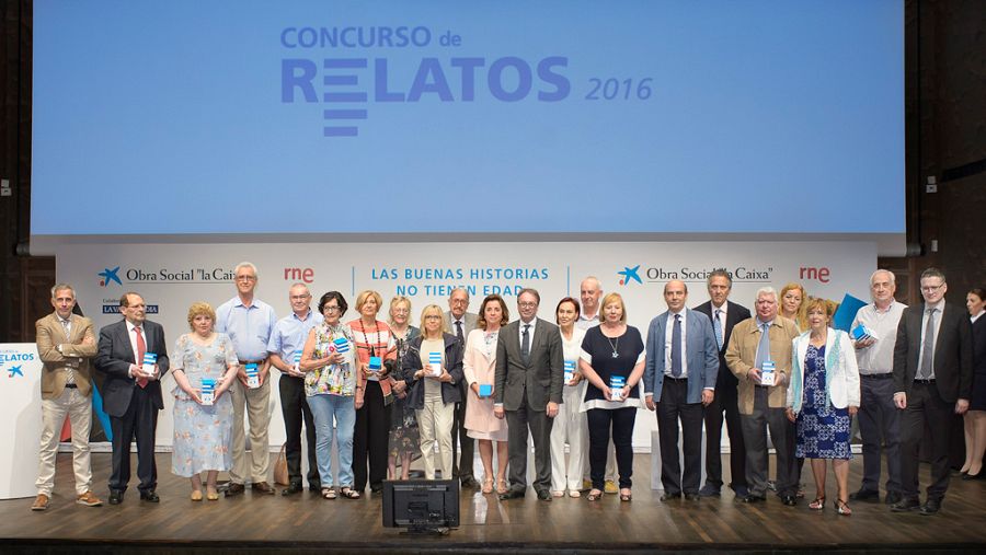 Foto de familia del VIII Concurso de Relatos Escritos por Personas Mayores.