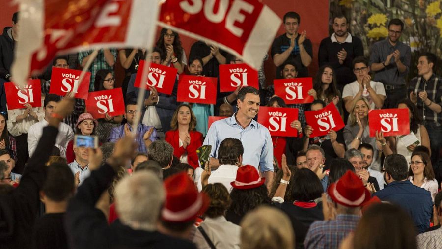 Sánchez y Zapatero, en un mitin en Valladolid.