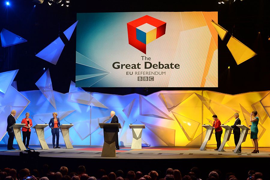 Boris Johnson, Gisela Stuart y David Dimbleby -los tres a favor del 'Brexit'- se enfrentan durante el debate de la BBC a Sadiq Khan, Frances O'Grady, Ruth Davidson, defensores de la permanencia en la UE.