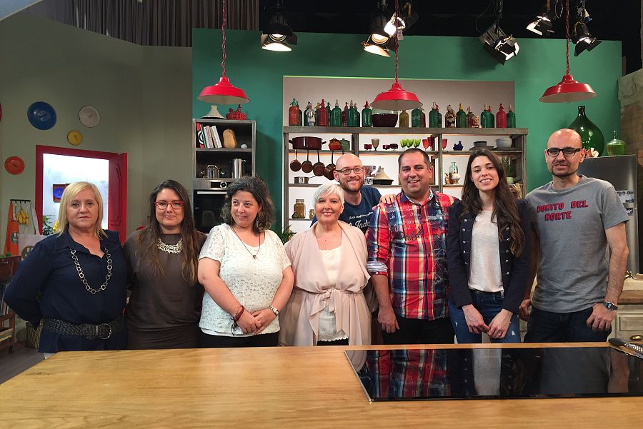 Cocinamos en compañía de un público muy exigente: blogueros, periodistas, cocineros ...