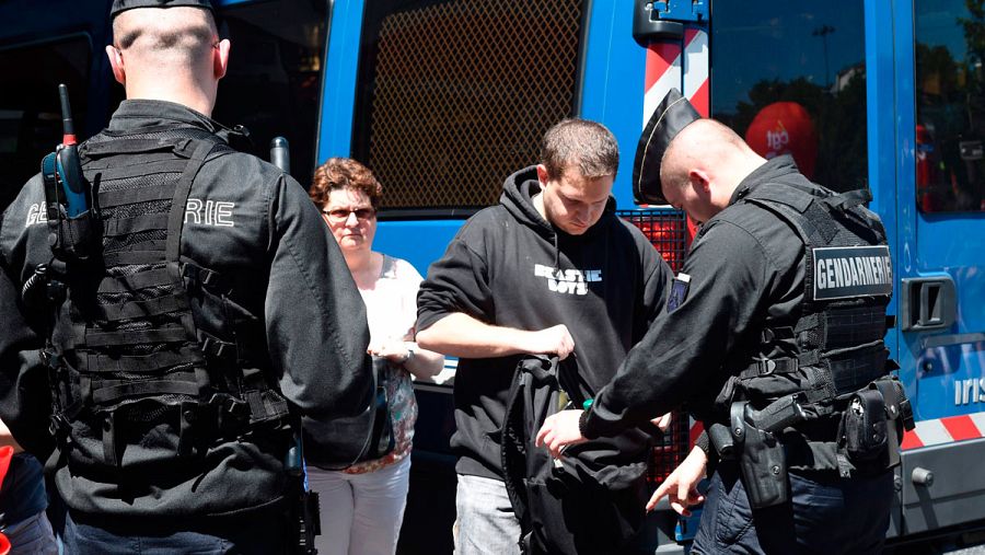 La policía ha efectuado controles de seguridad en los accesos al recinto de la manifestación de París