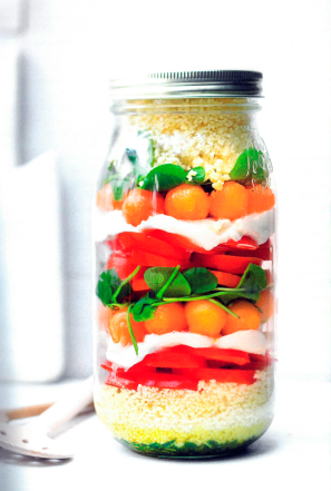 Ensalada de quinoa con fresas del bosque