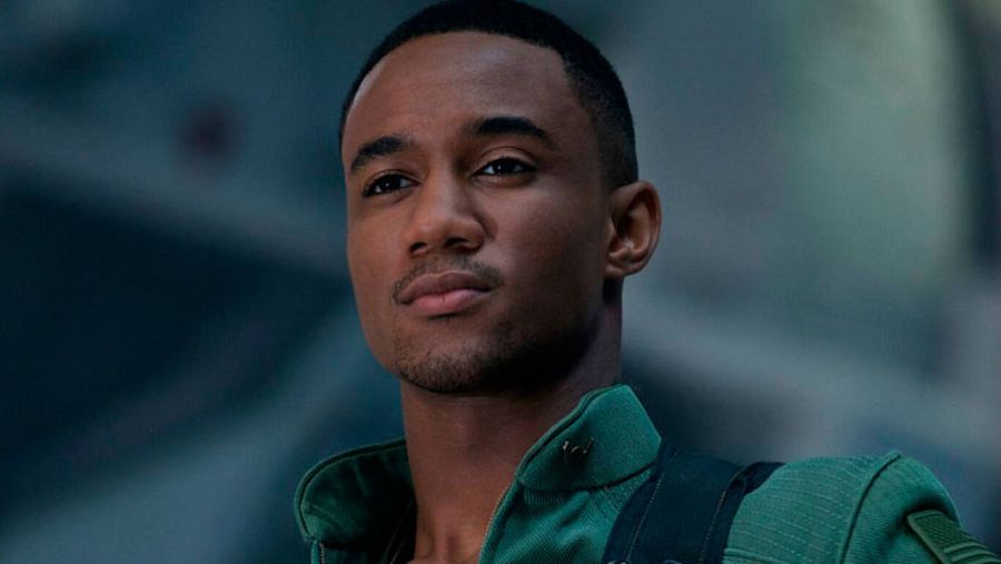 Jessie T. Usher interpreta al hijo de Will Smith