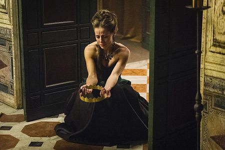 La Marquesa decide encerrar en un manicomio al Comisario