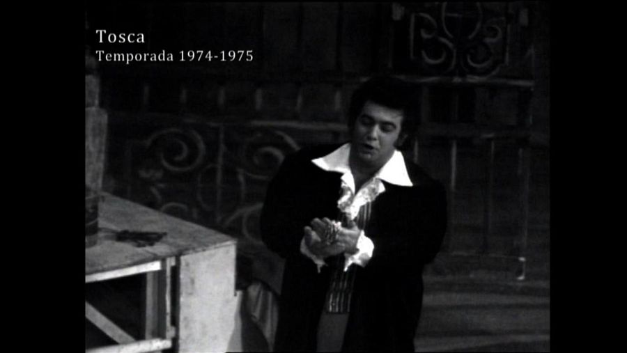 El gran tenor Plácido Domingo, durante una representación de Tosca, en el Liceu de Barcelona, durante la temporada 1974-75
