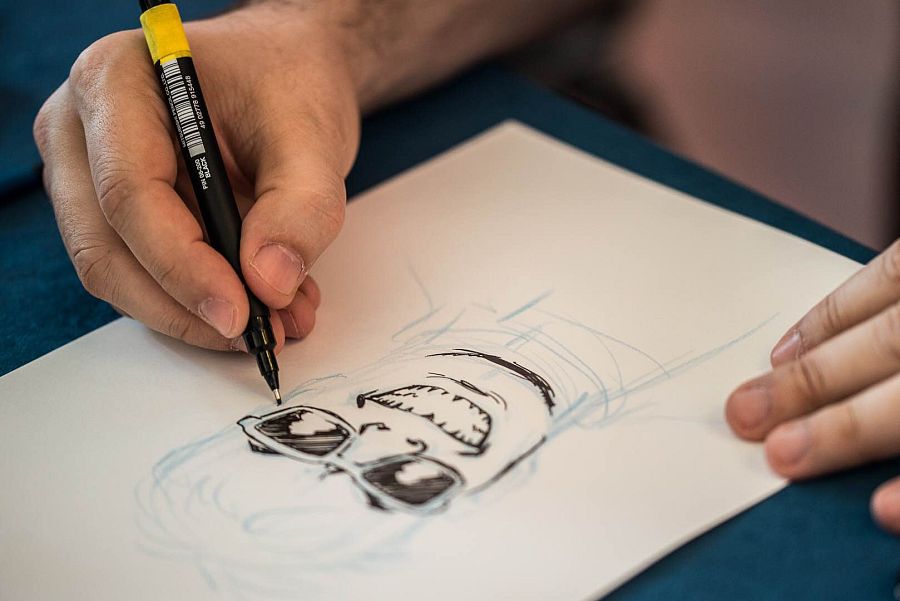 Dibujo de David López durante la firma en la TLP Tenerife 2016