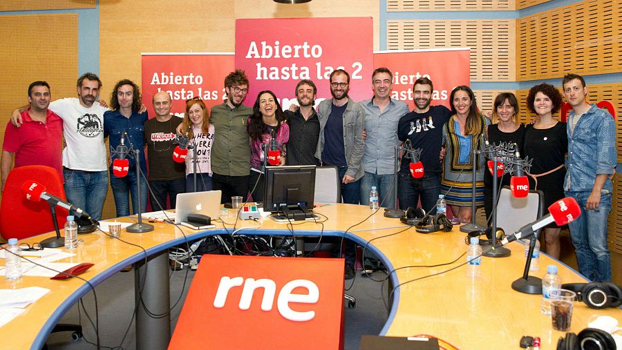 Anaut, con todo el equipo del programa: Paloma Arranz, Pepe Viyuela, Miguel Ángel Hoyos, Antílopez y Patricia Costa, entre otros.