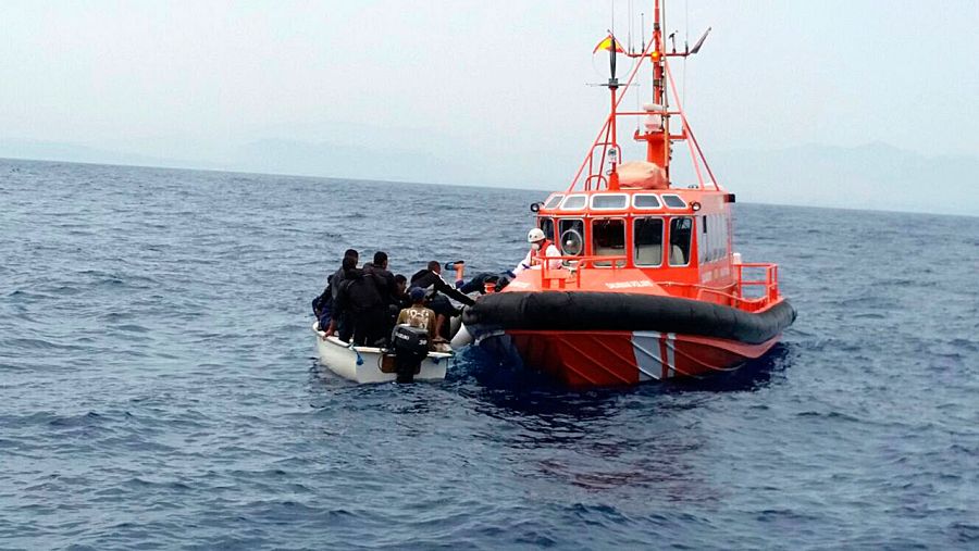 Rescate de diez inmigrantes cerca de la isla de Tabarca, en Alicante