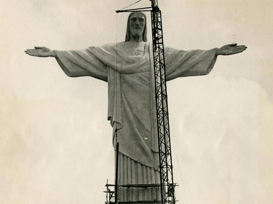 El Cristo Redentor en la última etapa de su construcción