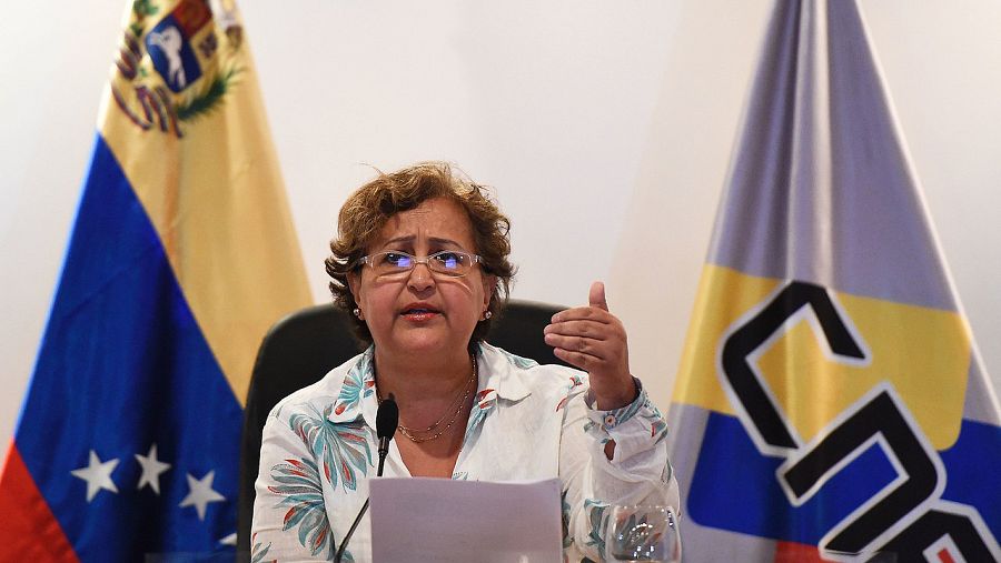 La presidenta del Consejo Nacional Electoral (CNE), Tibisay Lucena, durante una rueda de prensa en Caracas, el 1 de agosto de 2016. AFP PHOTO / JUAN BARRETO