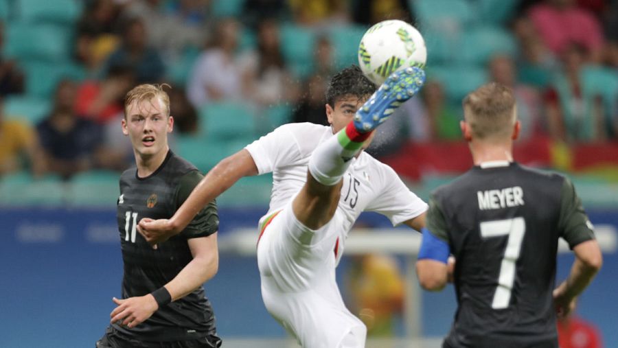 Alemania arranca un empate a dos a la vigente campeona
