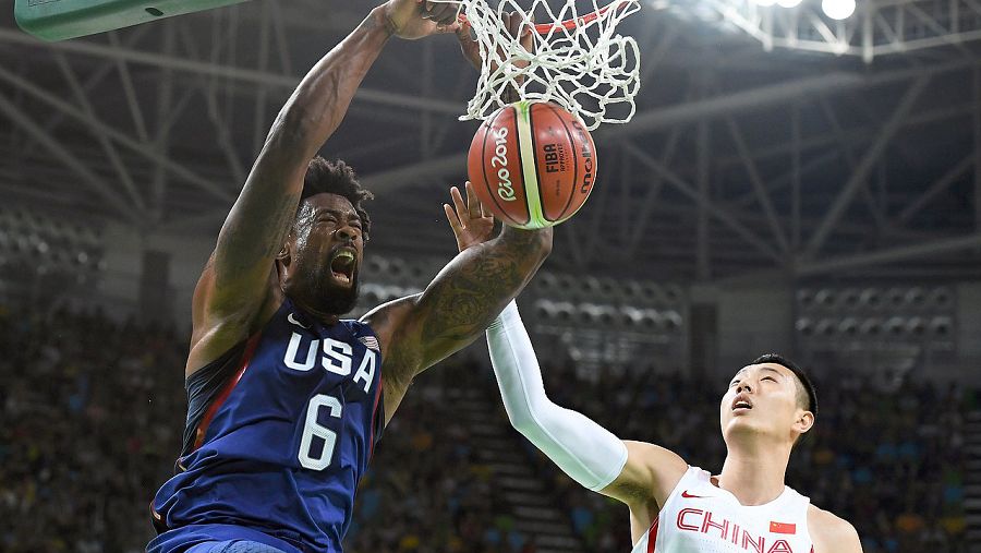 Mate de Jordan De Andre, de la selección de baloncesto de EE.UU., en el partido de esta frente a China en la primera jornada de Río 2016, el 6 de agosto de 2016. AFP PHOTO / Mark RALSTON