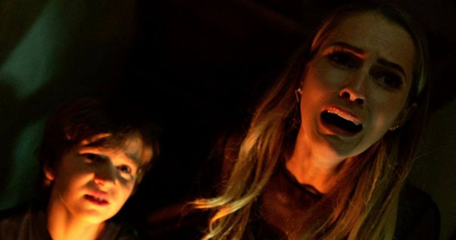 Gabriel Bateman y Teresa Palmer en una escena de la película