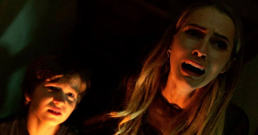 Gabriel Bateman y Teresa Palmer en una escena de la película