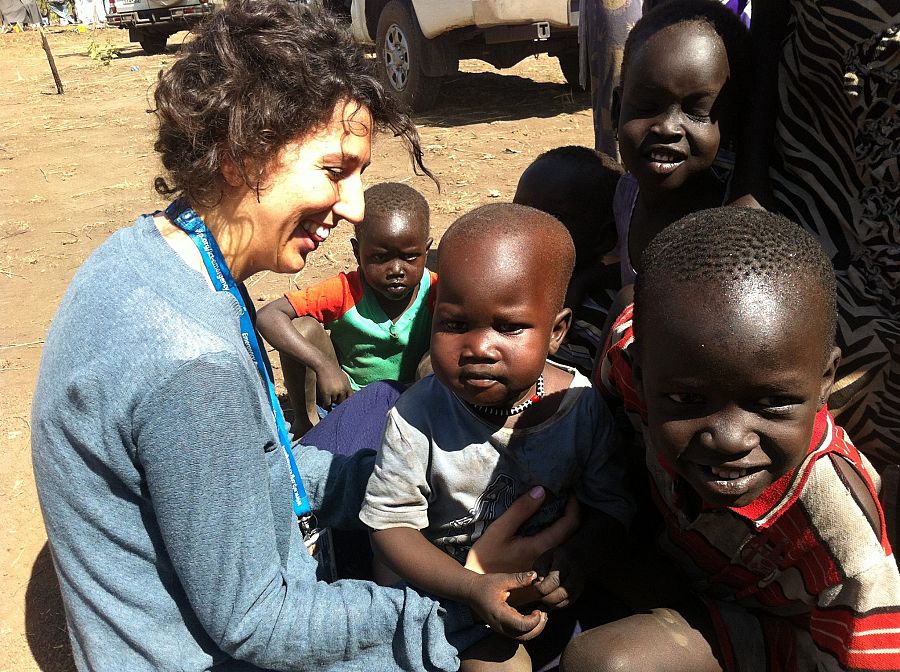 Marta Dabbas pone su conocimiento como ingeniera de Telecomunicaciones al servicio de la ayuda al desarrollo.