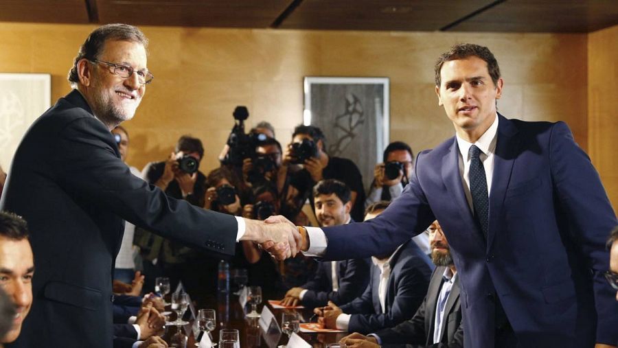 Rajoy y Rivera, en la última reunión para cerrar el pacto de investidura.