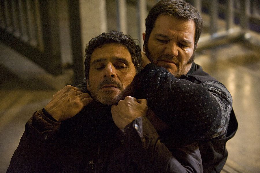 Alice contará con la ayuda de Richard, un policía que fue su primer amor