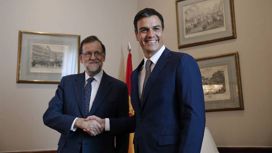 Rajoy y Sánchez se reúnen en el Congreso.