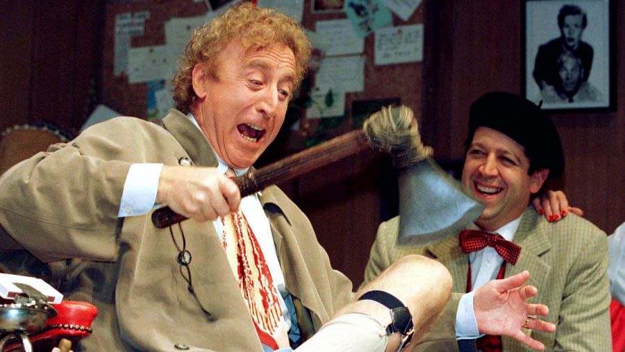 Gene Wilder junto a Rolf Saxon durante el ensayo de una obra teatral en Nueva York en 1996