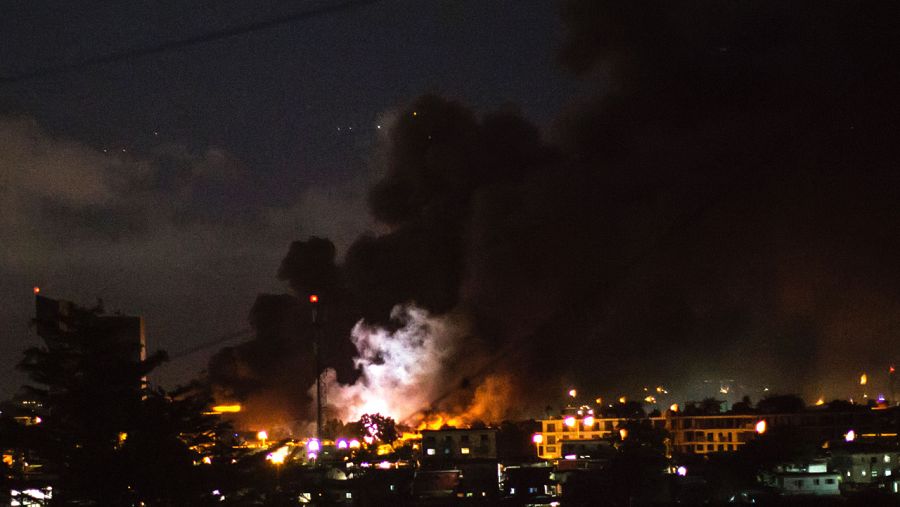 Explosiones y llamas en el Parlamento de Gabón en Libreville