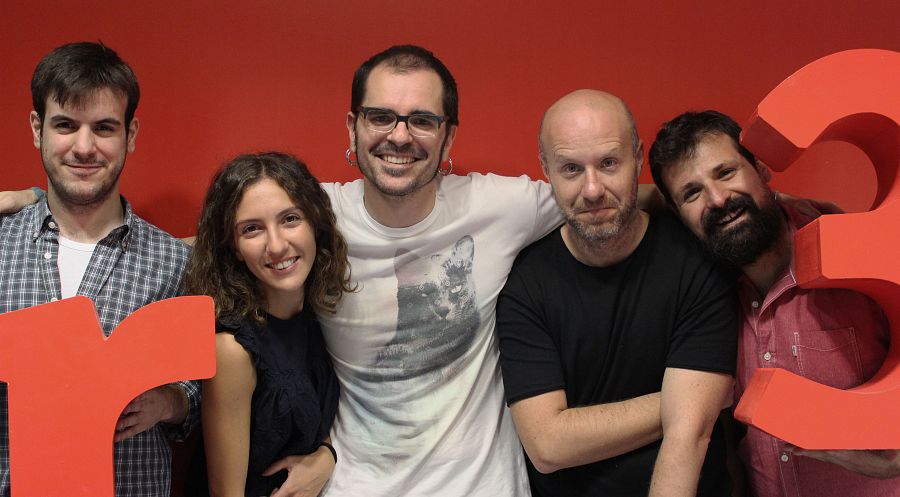 Rubén Luengo, Paola García, Gustavo Adolfo Bautista, Gustavo Iglesias y Ángel Carmona preparados para despertarte