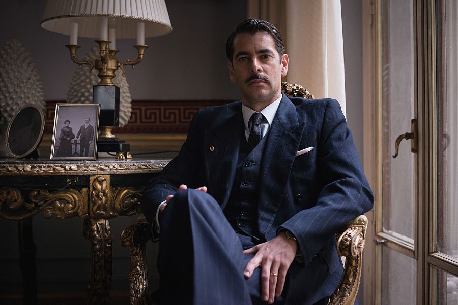 Eduardo Noriega interpreta al notario Rafael Figueroa