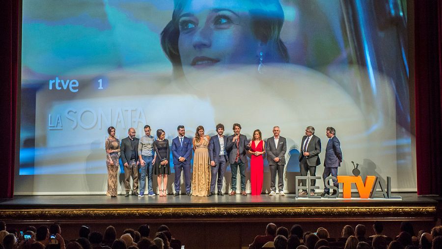 El reparto de La sonata del silencio presenta la serie en Vitoria