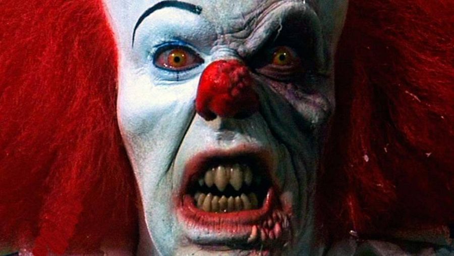 Tim Curry provocó pesadillas como el payaso de 'It'