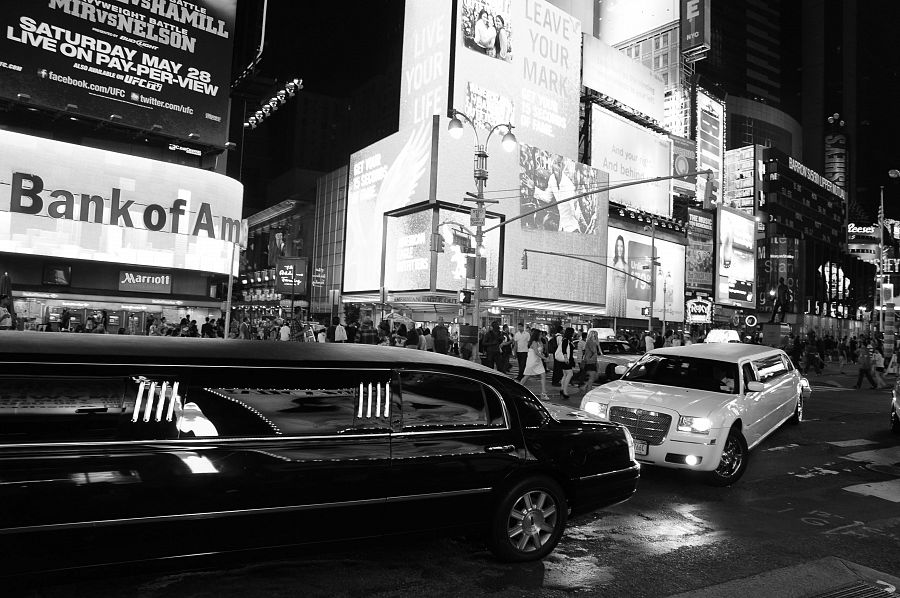 En blanco y negro y deste un taxi se graba este reportaje que hace un retrato de las cicatrices que dejó el 11-S en NY