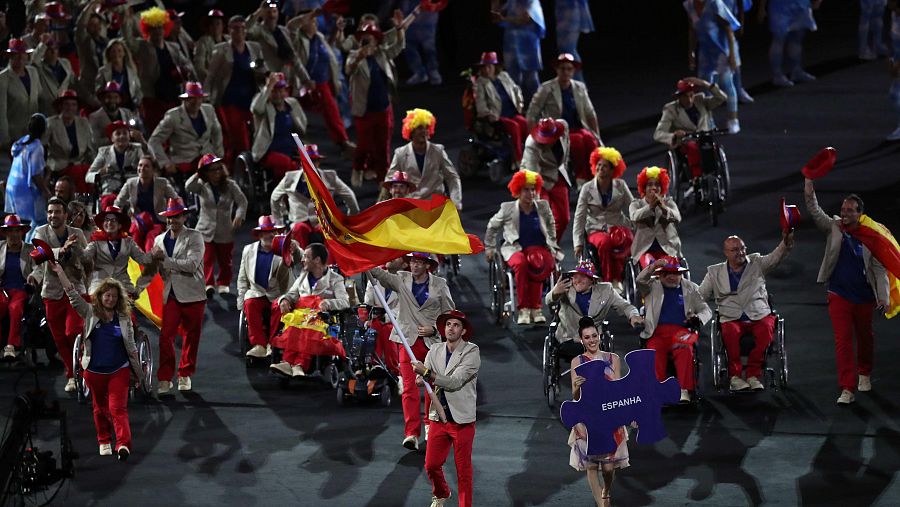 La delegación española desfila en el estadio de Maracaná