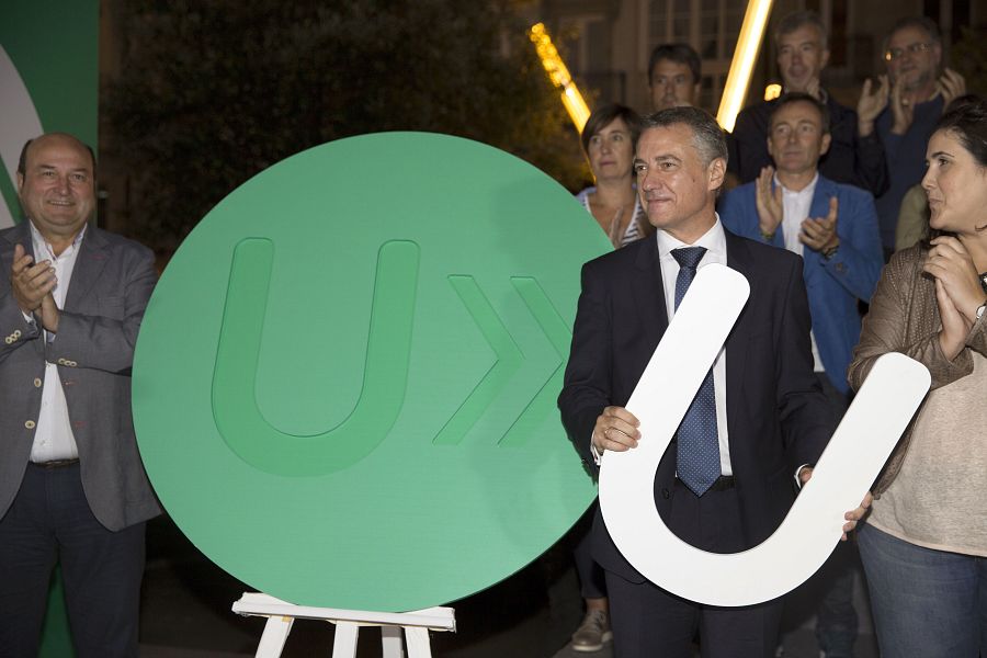 Iñigo Urkullu al comienzo del mitin del PNV en Vitoria.