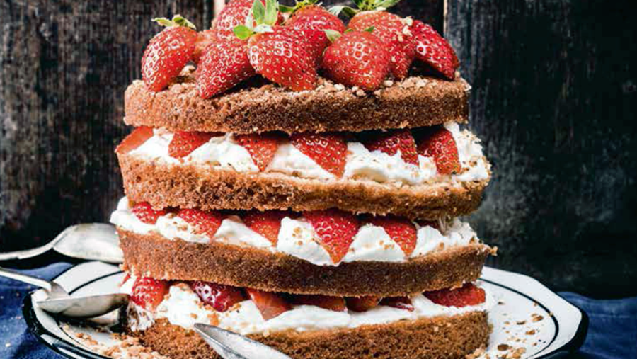 Tarta de fresas de 4 pisos