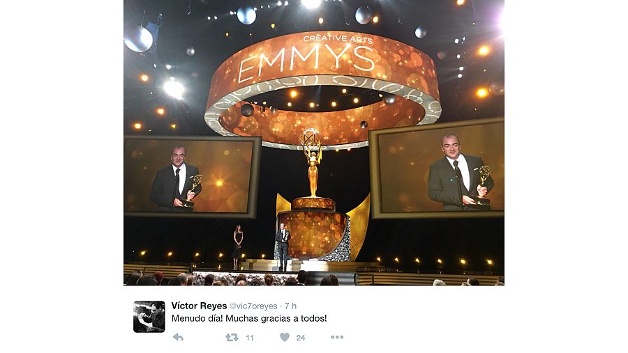 Victor Reyes recoge su Emmy por 'The Night Manager'