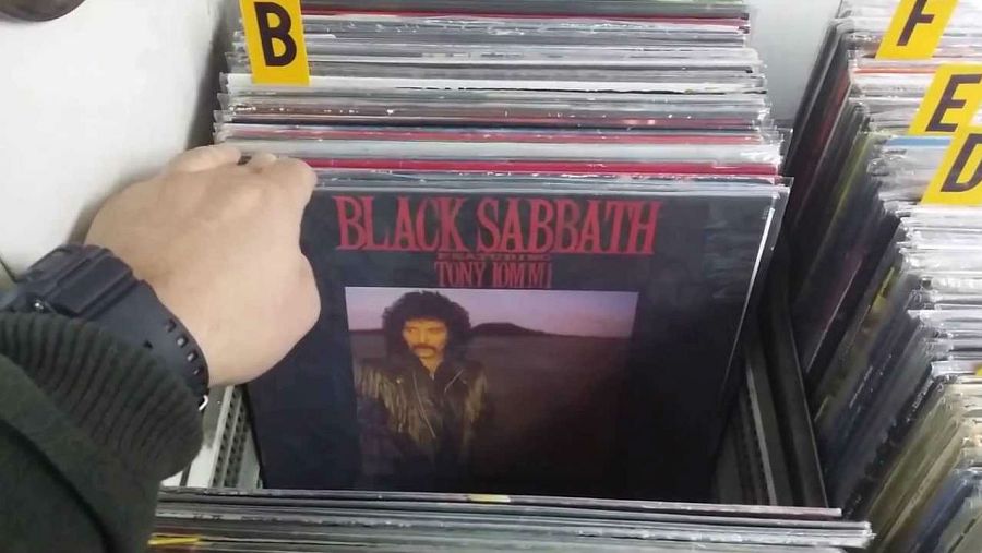 Entramos en tiendas de discos míticas como La Metralleta (Madrid)