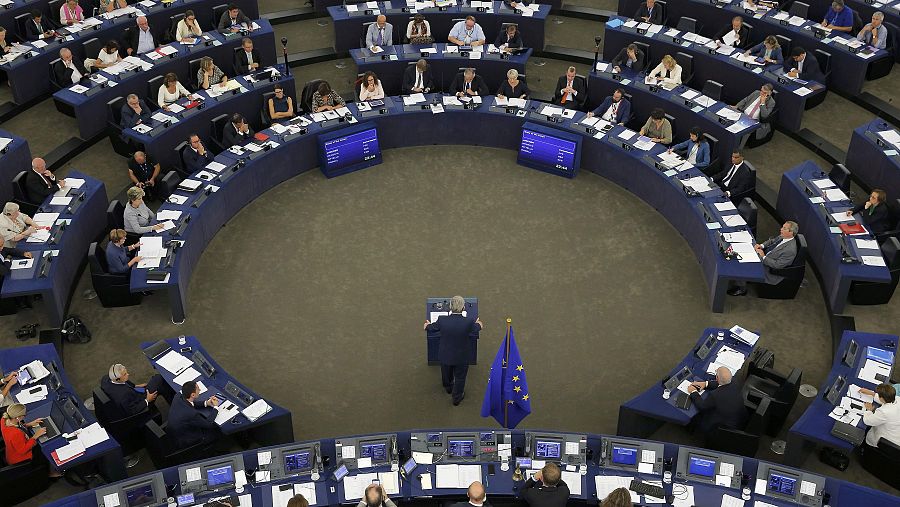 Jean Claude Juncker habla ante el Parlamento europeo en Estrasburgo durante el debate del estado de la Unión, el 14 de septiembre. REUTERS/Vincent Kessler