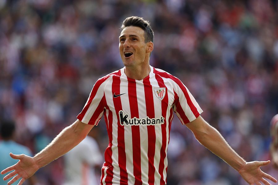Aduriz celebra el segundo gol de su equipo ante el Valencia.