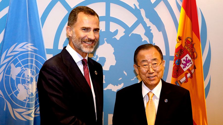 El rey Felipe VI junto al secretario general de la ONU, Ban Ki-moon este martes en Nueva York.