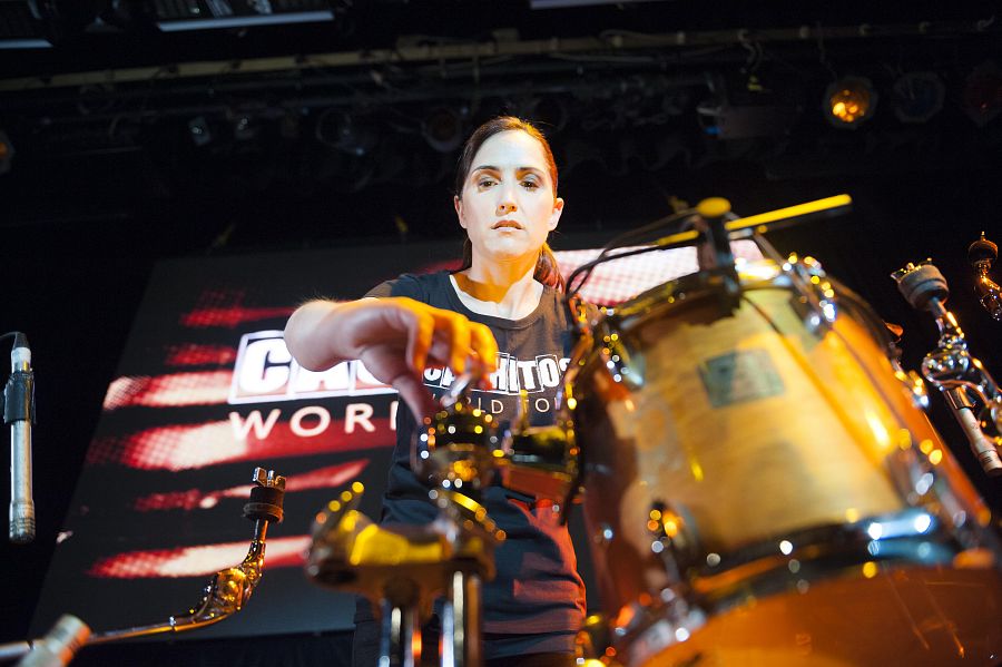 Virginia Díaz, preparando una actuación musical