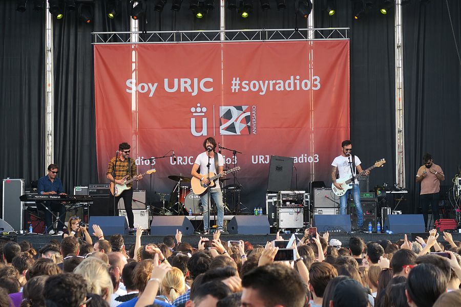 Izal fue la gran sorpresa de la fiesta de Radio 3