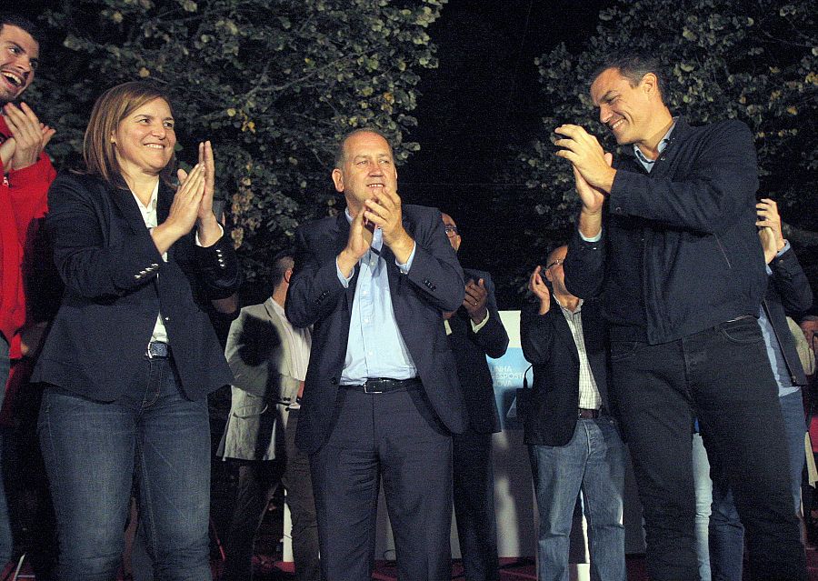 Pedro Sánchez y Xoaquín Fernández Leiceaga cierran la campaña del PSdeG en Santiago de Compostela