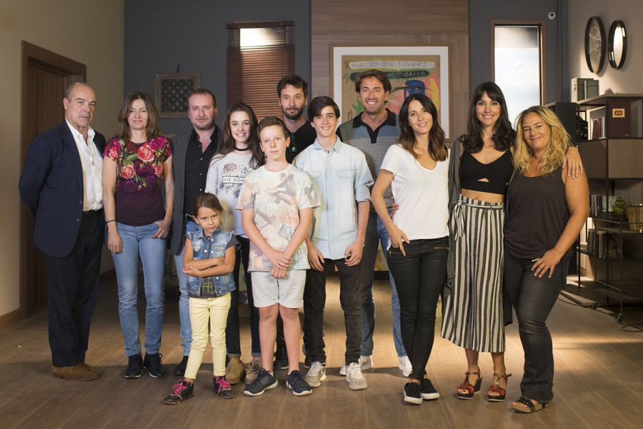 Reparto completo de 'iFamily'